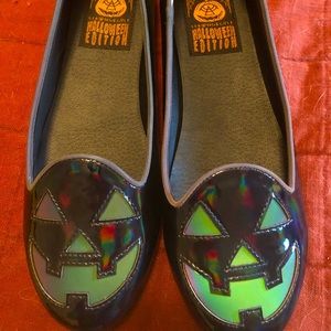 SPOOKY Black and Reflective Jack O’Lantern Flats